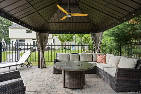 4 Patricks WAY, Saint James, NY 11780