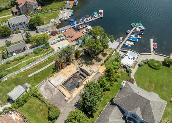 68 W Lake BLVD, Mahopac, NY 10541