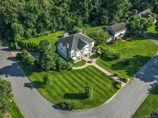 3 Dover CT, Wading River, NY 11792