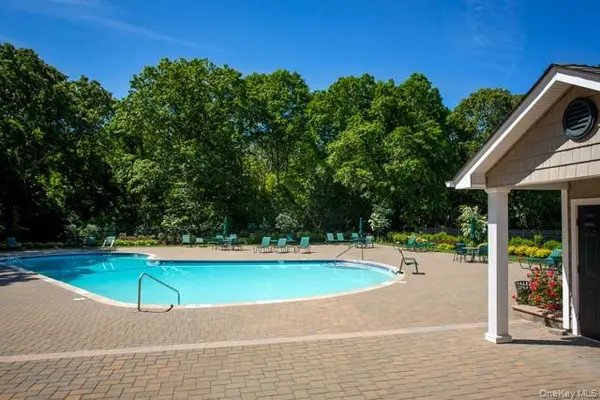 3 Dunstan PL #305A, Coram, NY 11727