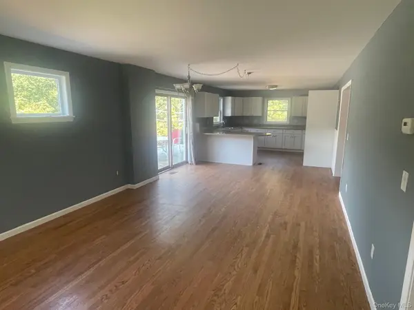 484 N Magee ST, Southampton, NY 11968