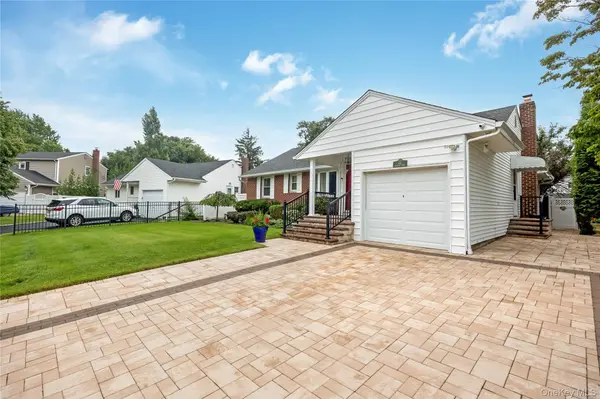 65 Colonial DR, Farmingdale, NY 11735