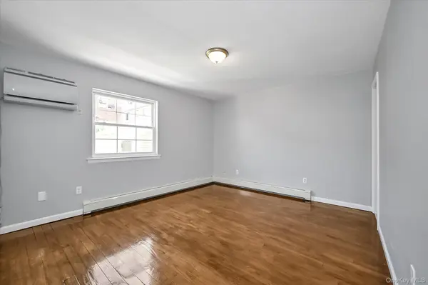 20-13 124th ST, College Point, NY 11356