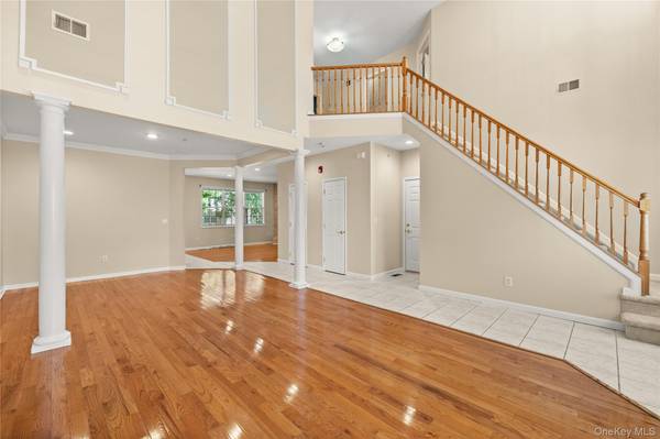 54 Meadow Pond CIR, Miller Place, NY 11764