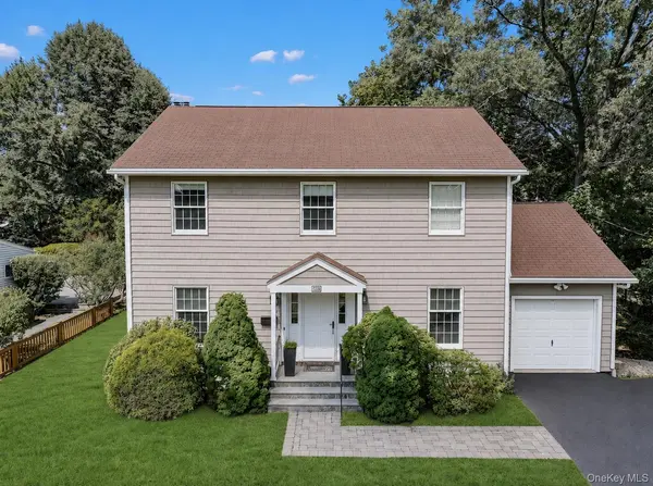 105 Huntley DR, Ardsley, NY 10502