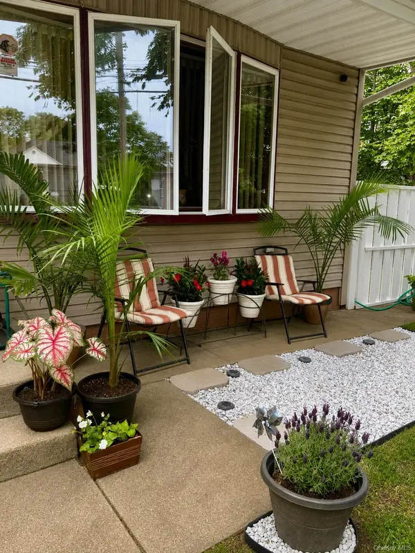 206 Bay Shore RD, North Babylon, NY 11703