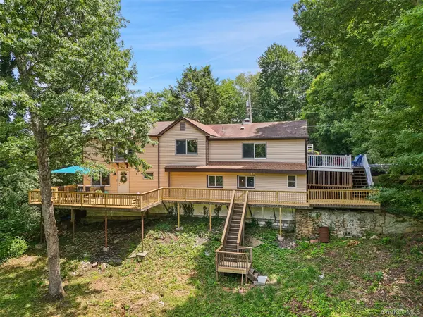 18 Sylvan RD, Lake Peekskill, NY 10537