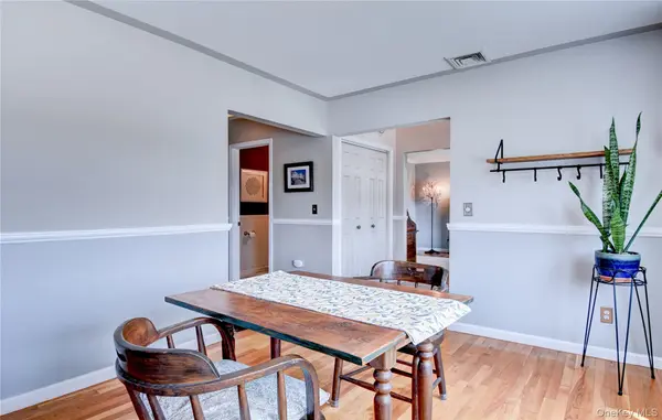 24 Valley View CIR, Warwick, NY 10990