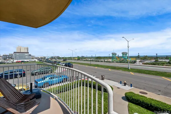10004 Shore Front Pkwy #22B, Rockaway Park, NY 11694