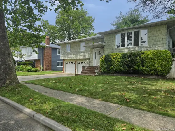4 Broadfield PL, Glen Cove, NY 11542