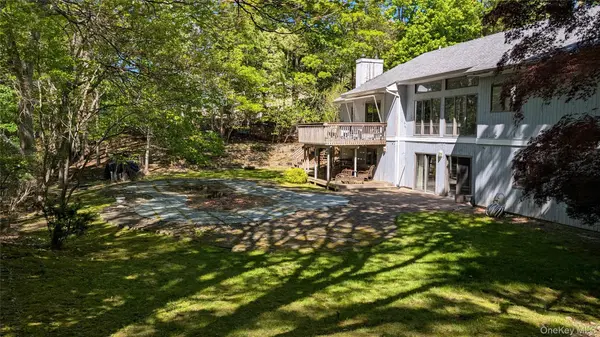 4 Oak Hills DR, Rocky Point, NY 11778