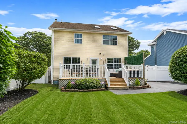 37 Champlin ST, Ronkonkoma, NY 11779