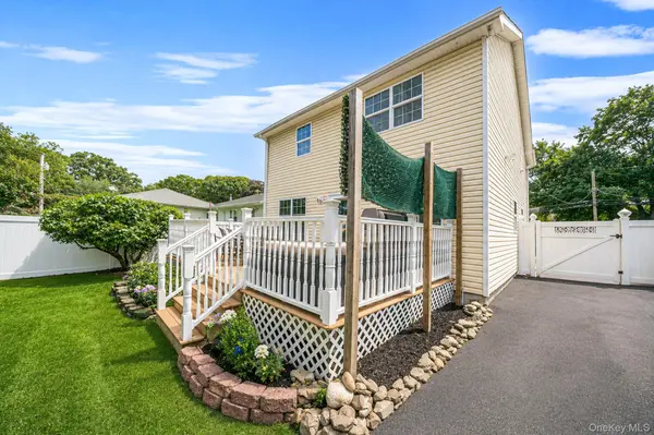 37 Champlin ST, Ronkonkoma, NY 11779
