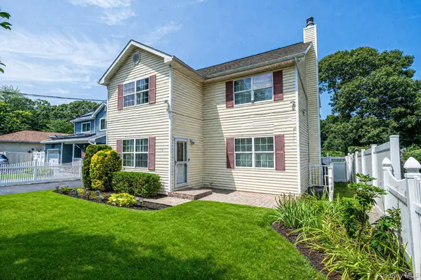 37 Champlin ST, Ronkonkoma, NY 11779