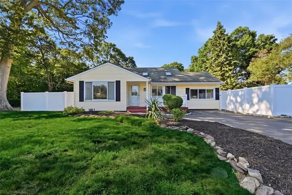 29 Henry AVE, Selden, NY 11784