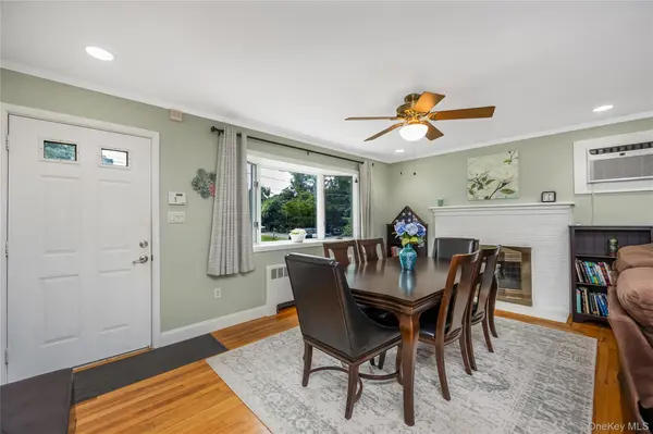 522 Amsterdam AVE, East Patchogue, NY 11772