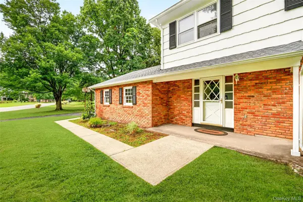 2 Laura LN, Spring Valley, NY 10977