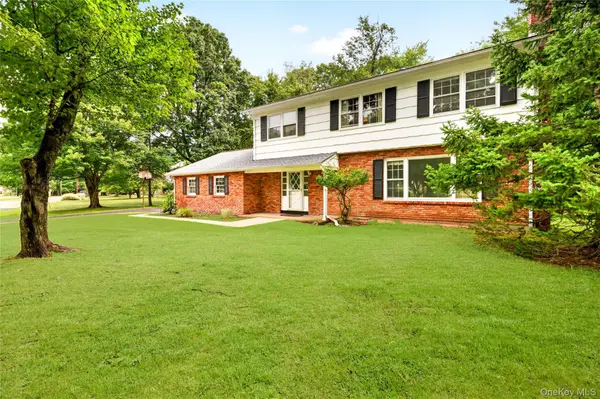 2 Laura LN, Spring Valley, NY 10977