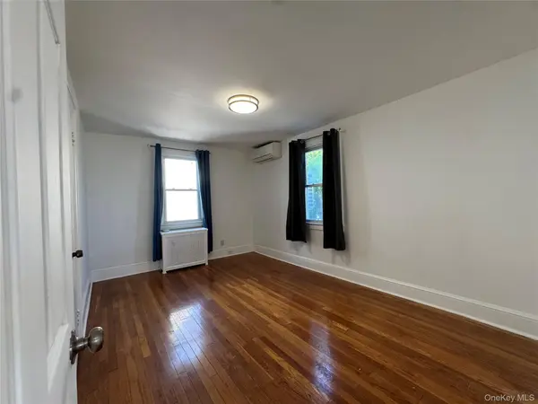 267 Plainfield AVE #2F, Floral Park, NY 11001