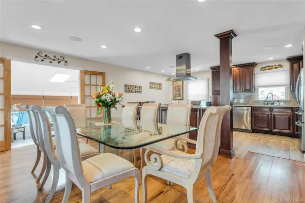401 Beechmont AVE, Lindenhurst, NY 11757