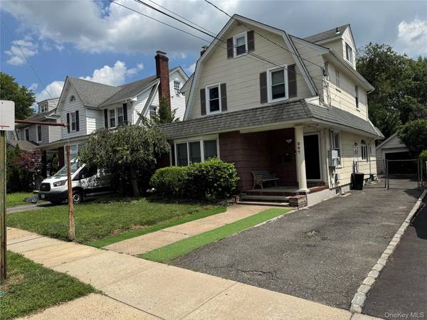 267 Plainfield AVE #1F, Floral Park, NY 11001