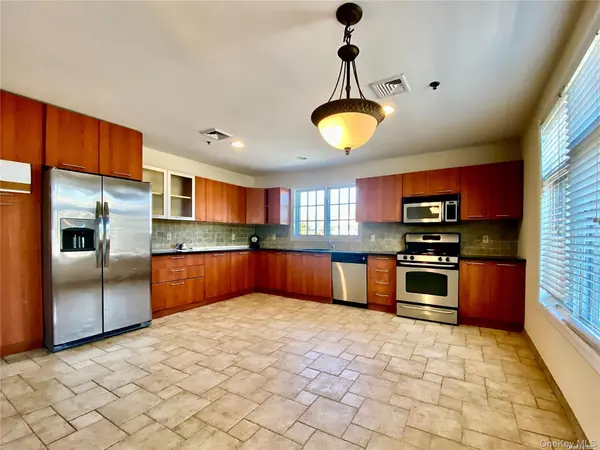 259 Glen Cove AVE #255, Sea Cliff, NY 11579