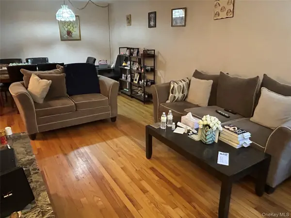 194 Smith Street #1M, Freeport, NY 11520