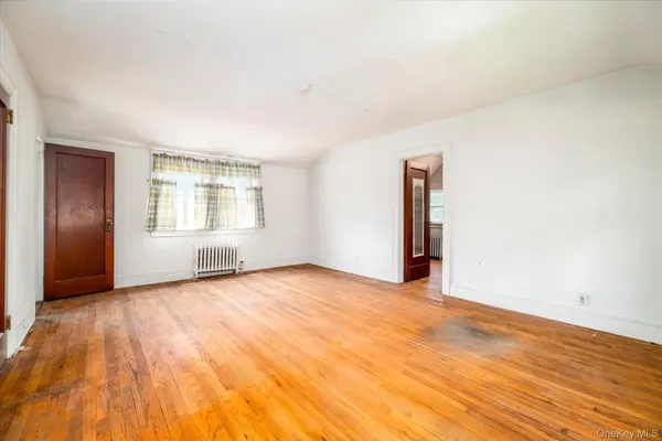1563 Kenneth AVE, Baldwin, NY 11510