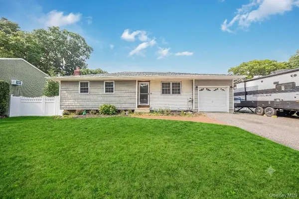 183 Cherokee ST,  Ronkonkoma,  NY 11779