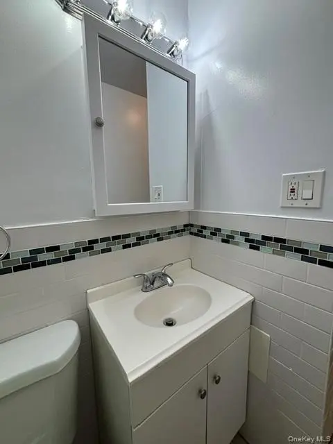 44 Oakwood RD #1E, Huntington, NY 11743