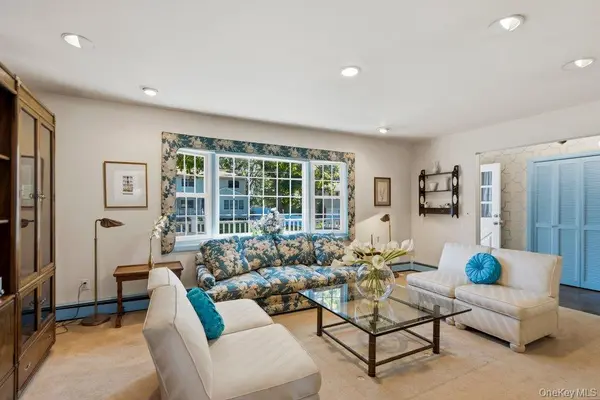 1621 Madison AVE, West Islip, NY 11795