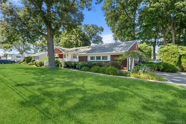 1621 Madison AVE, West Islip, NY 11795