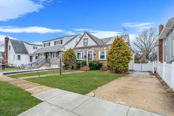 12 Edna CT, Valley Stream, NY 11580