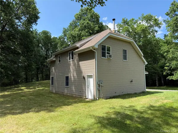 468 Decker RD, Wallkill, NY 12589