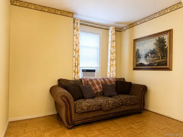 1841 124th ST, College Point, NY 11356