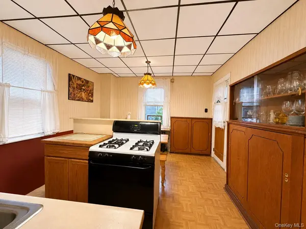 1841 124th ST, College Point, NY 11356