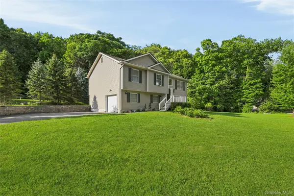 18 Hickory PL, Middletown, NY 10941