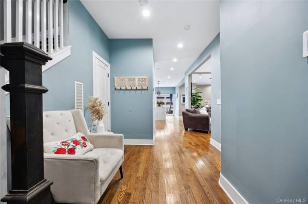 81 Pearsall AVE, Freeport, NY 11520