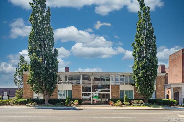 220 Old Country RD, Mineola, NY 11501
