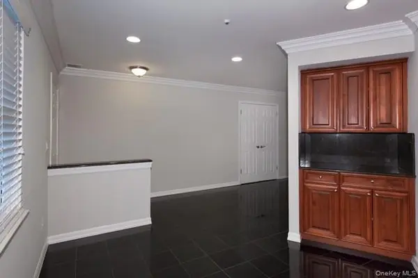 16 Sylvan LN #16, Port Jefferson Station, NY 11776