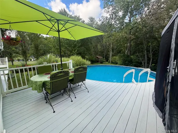 48 Reynolds RD, Poughquag, NY 12570