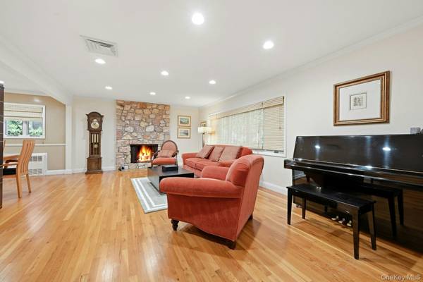 58 Reeve RD, Rockville Centre, NY 11570