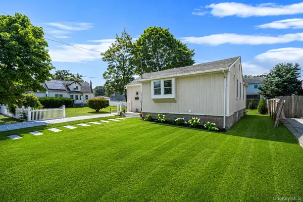 26 Sawyer AVE, West Babylon, NY 11704