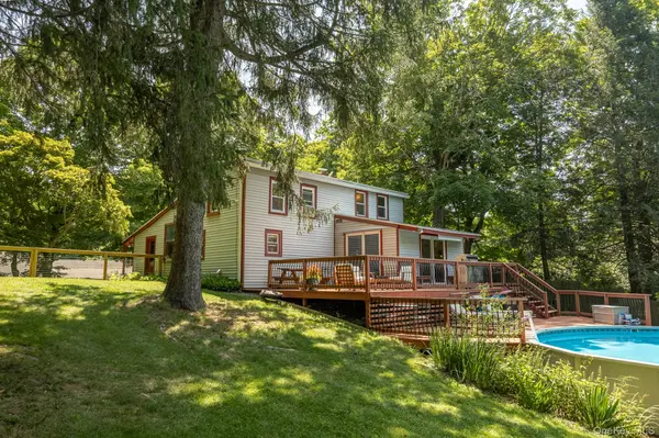 26 Hunns Lake PL, Stanfordville, NY 12581