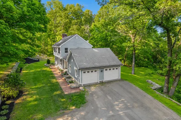 34 Contour LN, Salt Point, NY 12578