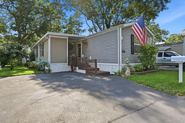 37 Hubbard AVE #84, Riverhead, NY 11901