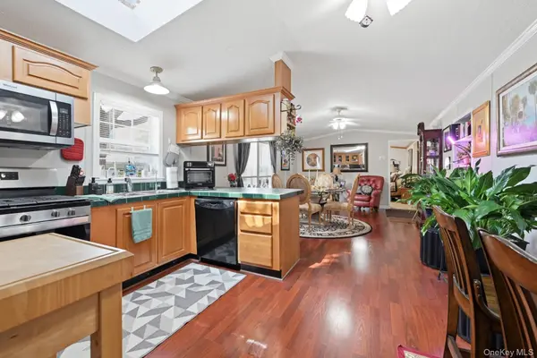 37 Hubbard AVE #84, Riverhead, NY 11901