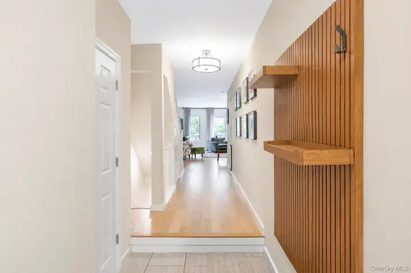 2 Pine ST, Huntington, NY 11743