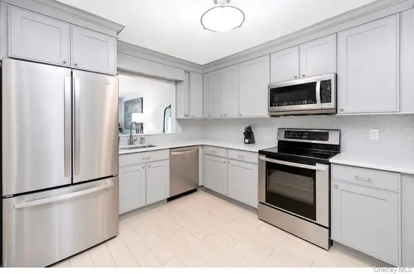 2 Pine ST, Huntington, NY 11743