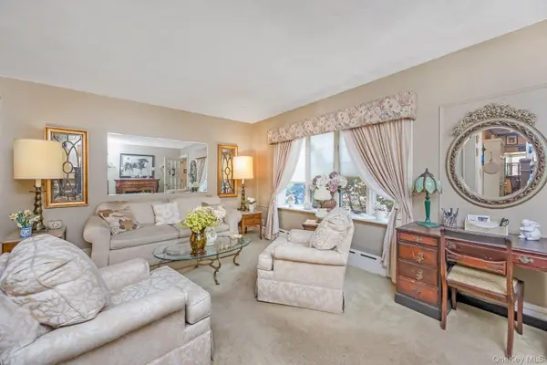 65-30 78th ST, Middle Village, NY 11379
